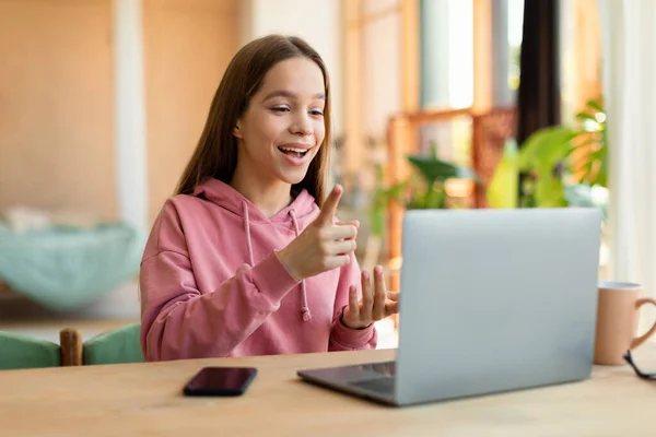 Smart Girl Teenager Having Video Conference Teacher Home Using Laptop — Stockfoto