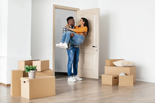 Real Estate Offer Joyful Black Husband Carrying Wife Entering New — стоковое фото