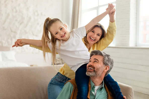 Joyful Family Three Posing Having Fun Kid Daughter Sitting Dads — Φωτογραφία Αρχείου