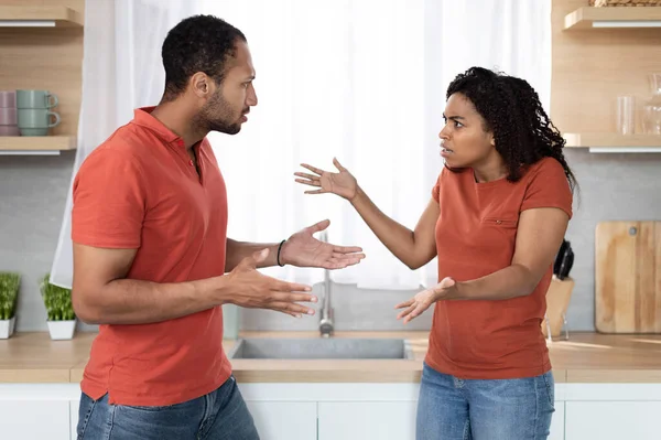 Sad Angry Young African American Guy Lady Same Shirts Quarrel — Photo