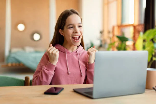 Academic Achievement Concept Overjoyed Pupil Girl Looking Laptop Gesturing Yes — Fotografia de Stock