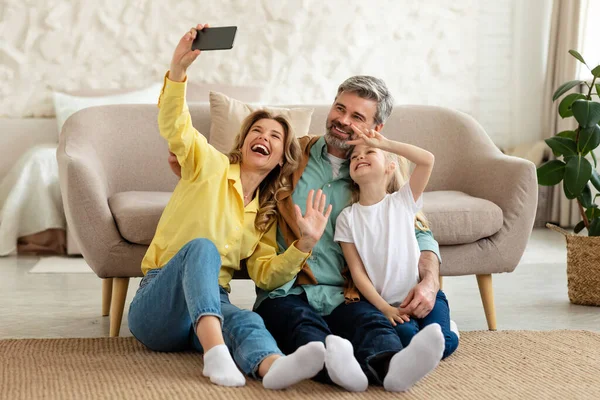 Family Happiness Cheerful Parents Kid Daughter Making Selfie Mobile Phone — Fotografia de Stock