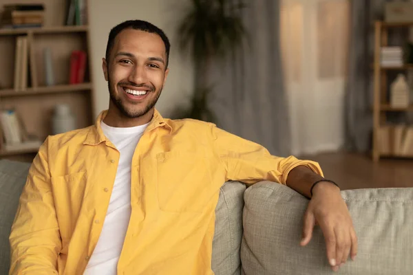 Portrait Happy Handsome Young Black Guy Smiling Sitting Sofa Relaxing — Fotografia de Stock