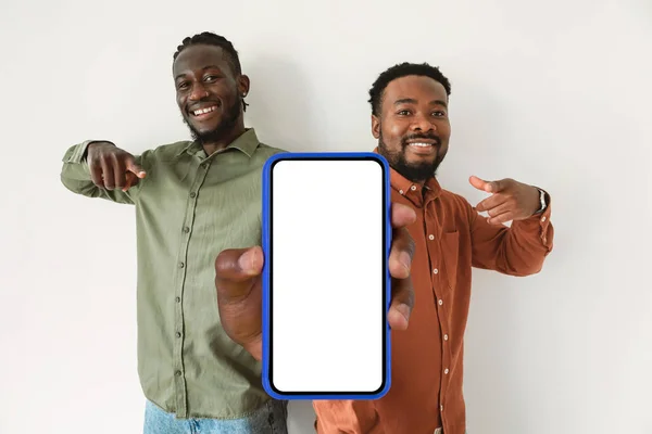Two African American Men Showing Big Smartphone Blank Screen Advertising — 스톡 사진