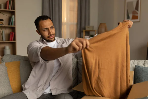 Upset Young African American Guy Unboxing Carton Package Unhappy Delivered — Stok fotoğraf