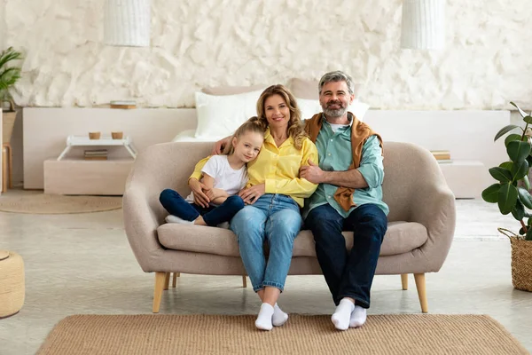 Happy Parents Posing Cute Little Daughter Hugging Kid Smiling Camera — ストック写真