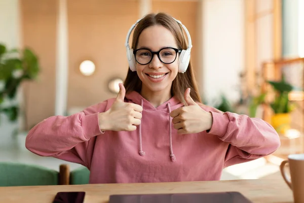 Excited Teen Schoolgirl Having Virtual Remote Class Participating Group Online — Stockfoto