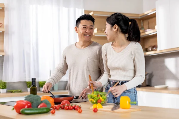 Healthy Asian Family Preparing Delicious Meal Full Vitamins Minerals Cheerful — Photo