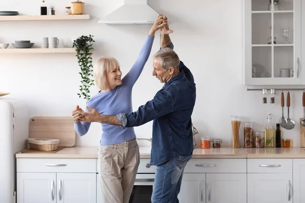 Happy Senior Couple Having Fun Home Cheerful Elderly Woman Dancing — Stockfoto