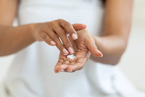 Dry Skin Remedies Unrecognizable African American Female Applying Moisturizing Cream — 图库照片
