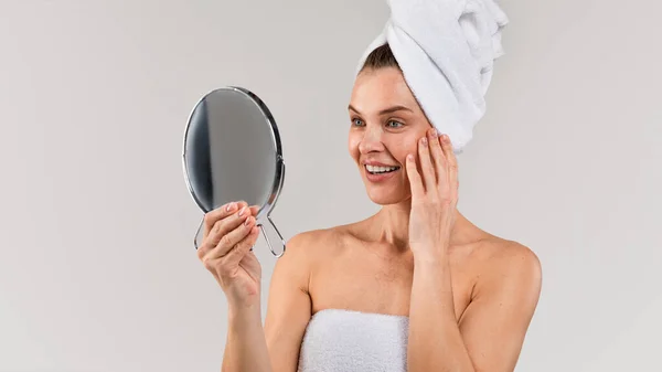 Skincare Treatments Beautiful Middle Aged Lady Towel Head Looking Mirror — Φωτογραφία Αρχείου