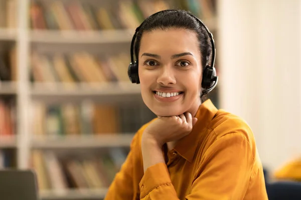 Teaching Concept Portrait Happy Woman Headset Sitting Library Smiling Camera — стоковое фото