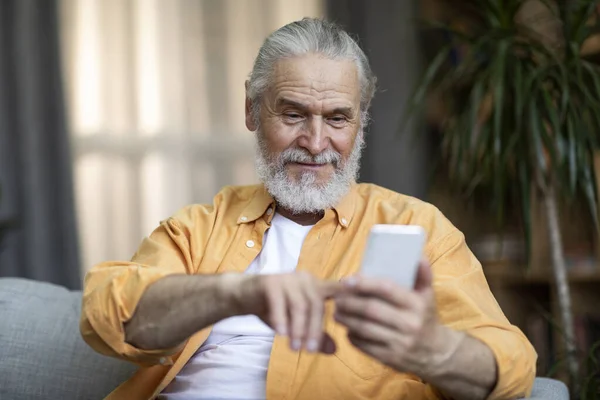 Lonely Handsome Bearded Senior Man Sitting Couch Home Using Brand — Stok fotoğraf