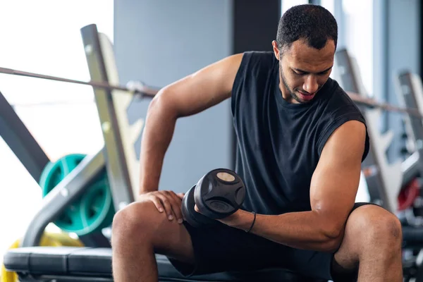 Muscular African American Guy Training Dumbbell Modern Gym Strong Black — Stock fotografie