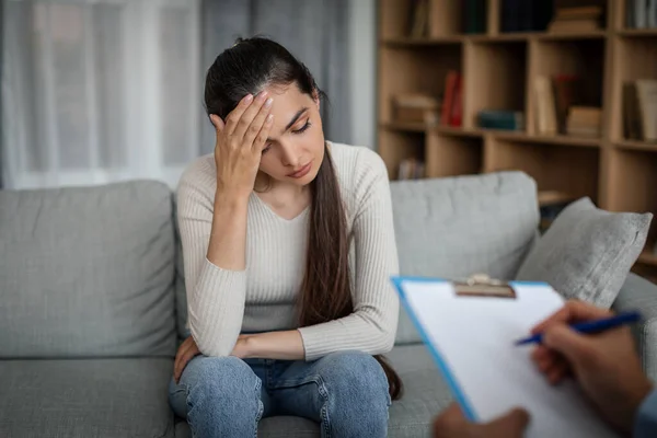Despaired Young Caucasian Female Suffering Depression Listens Male Doctor Office — Stockfoto