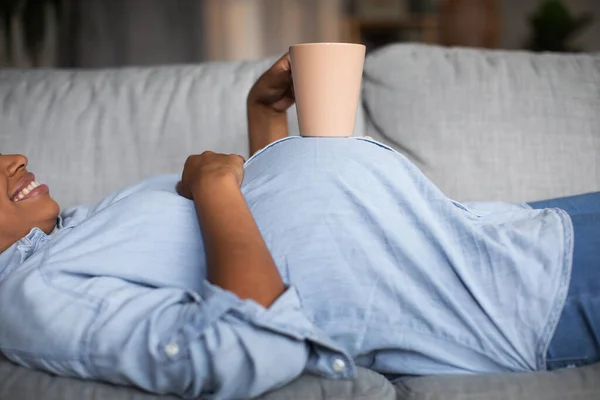 Pregnancy Happiness Unrecognizable Pregnant Black Female Holding Coffee Cup Belly — ストック写真