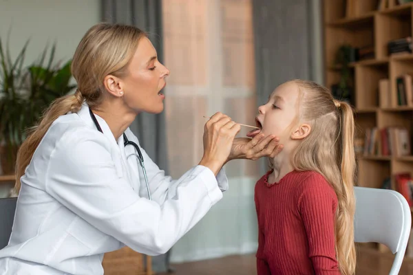 Kids Healthcare Concept Little Child Girl Opening Mouth Showing Throat — Photo