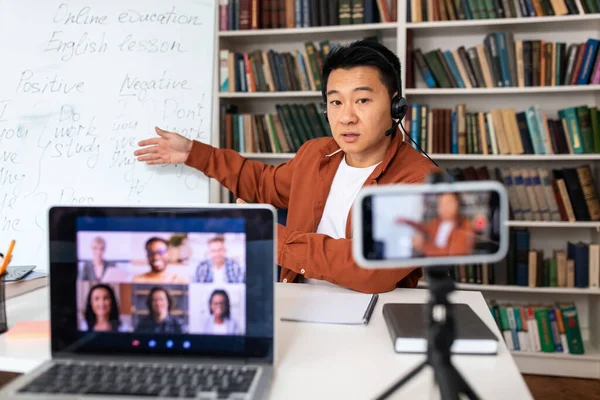 Japanese Teacher Man Teaching Group Students Online Video Call Phone — ストック写真