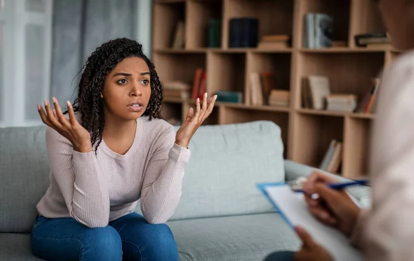Psychotherapy Despaired Sad Emotional Young Black Woman Looking European Doctor — Stockfoto