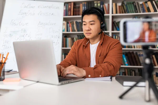 Distance Teaching Japanese Teacher Man Using Laptop Wearing Headset Having — ストック写真