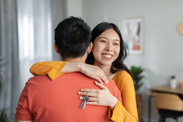 Portrait Asian Young Couple Standing Hugging Together Holding House Key —  Fotos de Stock