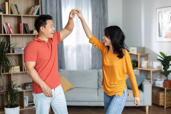 Funny Asian Man Woman Casual Outfits Having Good Time Together — Stockfoto