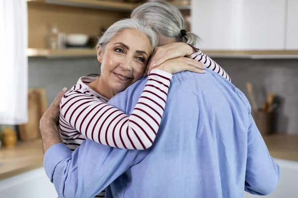 Mature Romance Beautiful Senior Woman Tenderly Embracing Her Husband Kitchen — Stockfoto