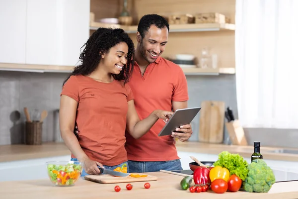 Cheerful Young African American Couple Same Shirts Prepare Homemade Food — Stockfoto