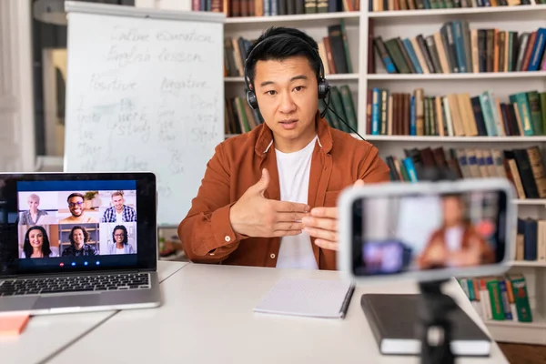 Asian Teacher Man Wearing Headset Talking Laptop Phone Filming Online — ストック写真