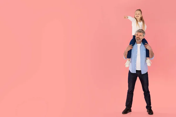 Little Daughter Pointing Finger Aside Sitting Fathers Shoulders Advertising Family — Fotografia de Stock