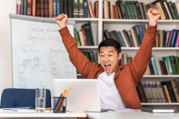 Korean Teacher Man Looking Laptop Shaking Fists Celebrating Success Teaching — Stock Fotó