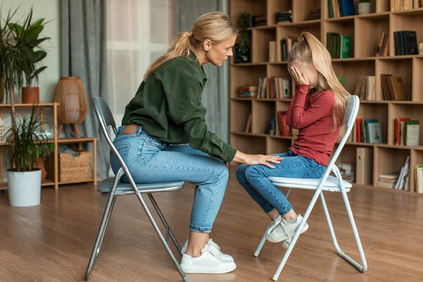 Childhood Stress Concept Stressed Little Girl Crying Psychotherapy Session Professional — Stock fotografie