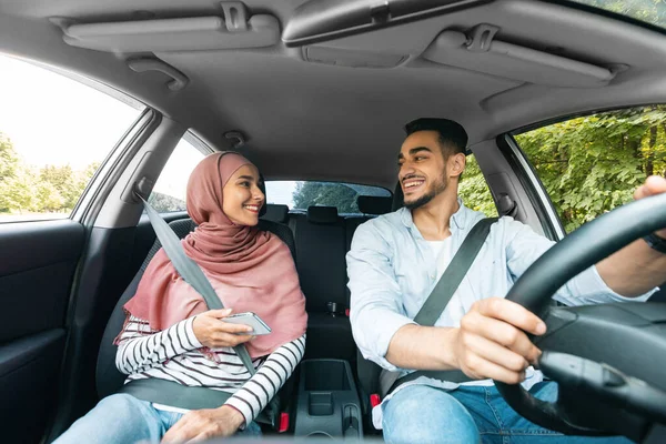 Cheerful Young Middle Eastern Woman Hijab Smartphone Husband Rides Car — Stockfoto
