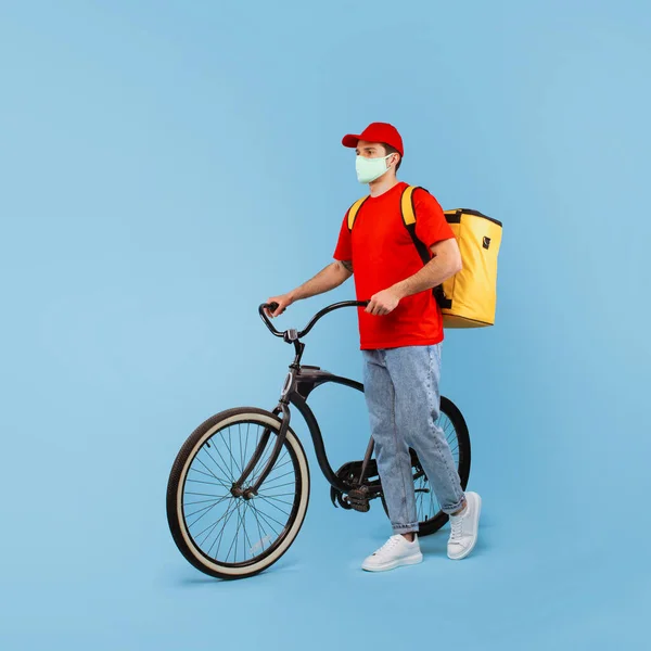 Deliveryman Wearing Face Mask Standing Bike Looking Aside Delivering Food — Stockfoto