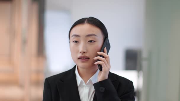 Mobile Communication Close Portrait Positive Asian Woman Formal Wear Talking — Vídeos de Stock