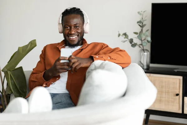 Handsome Happy African American Man Headphones Listening Music Cellphone Sitting — Foto de Stock