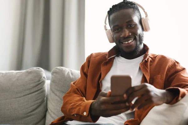Positive African American Man Headset Listening Music Audio Book Cellphone — ストック写真