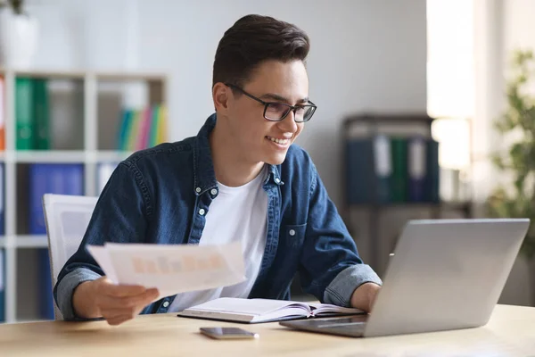 Office Work Portrait Smiling Young Male Entrepreneur Working Papers Laptop — стокове фото