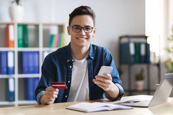 Online Payment Handsome Young Man Smartphone Credit Card Sitting Desk — Stock fotografie