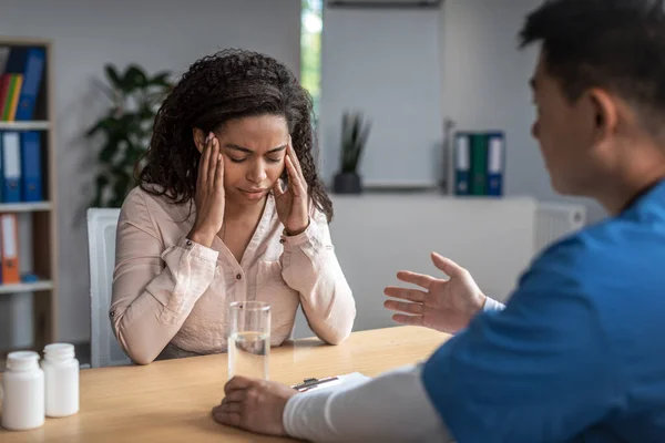 Serious Adult Asian Male Doctor Calms Sad Young African American — Fotografia de Stock