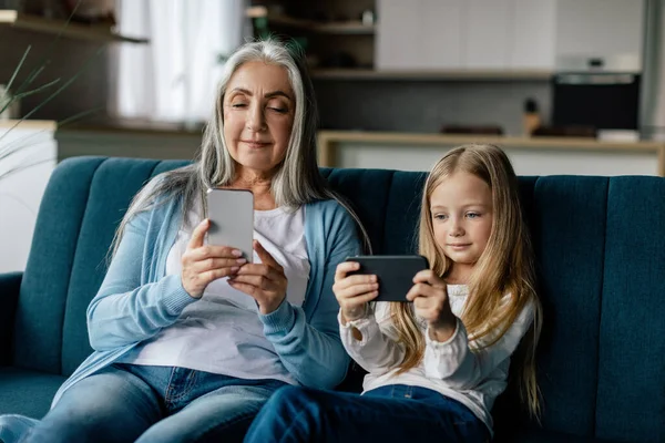 Serious Busy Caucasian Small Girl Old Granny Watch Video Own — Stock Photo, Image