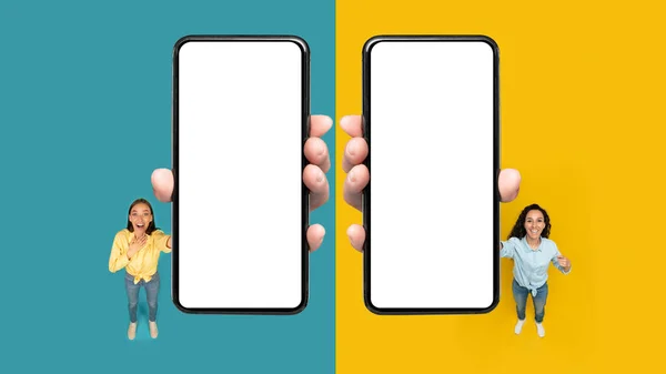 Collage Zweier Frauen Die Riesige Telefone Mit Leeren Bildschirmen Zeigen — Stockfoto