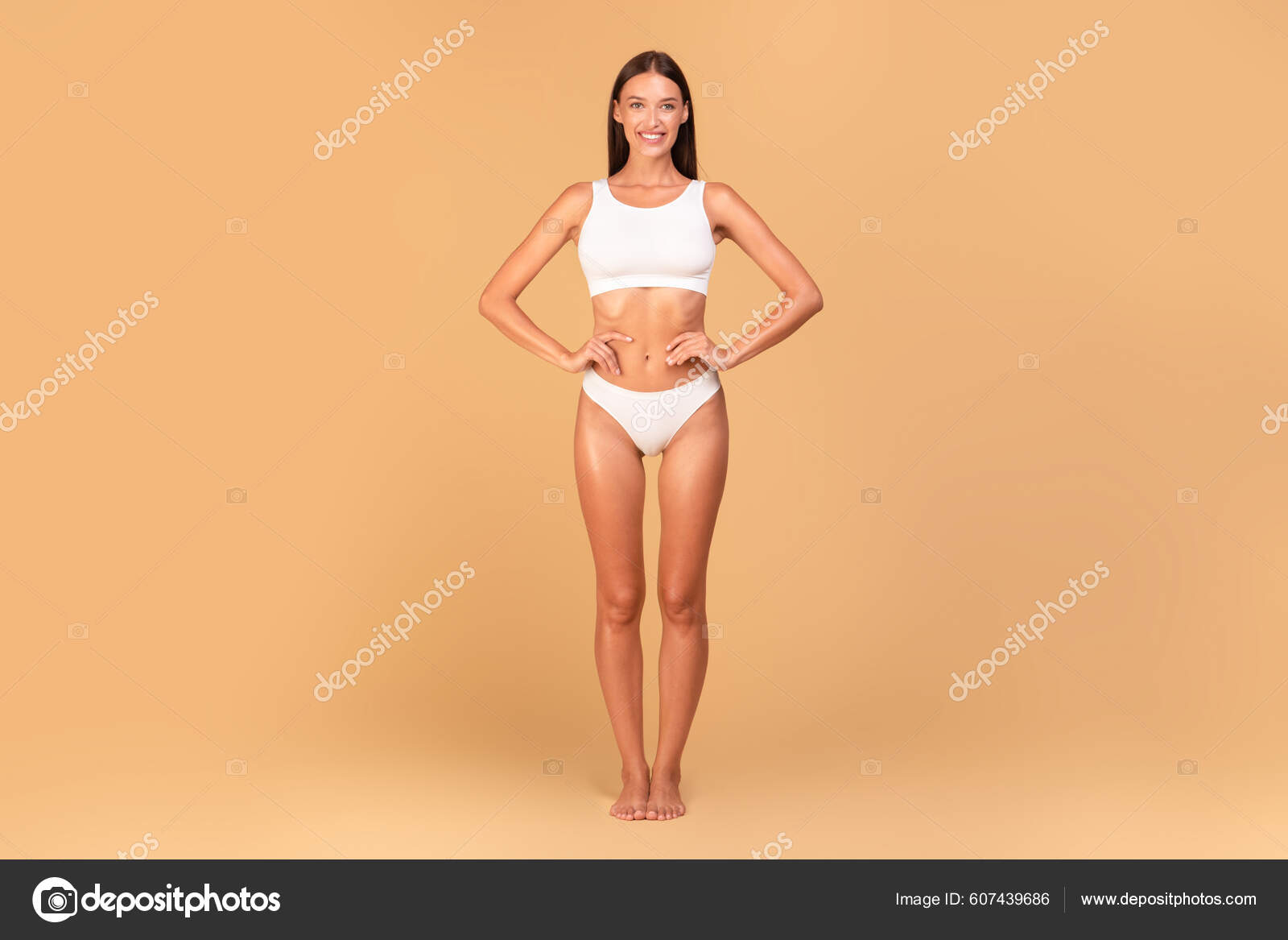 Mujer Delgada Ropa Interior Blanca Con Forma Cuerpo Perfecto