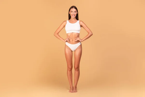 Mulher Magro Roupa Interior Branca Com Forma Corpo Perfeito Barriga — Fotografia de Stock