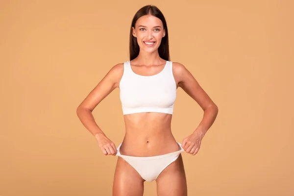 Sexy Schlanke Frau Weißer Unterwäsche Die Ihren Perfekten Schlanken Körper — Stockfoto
