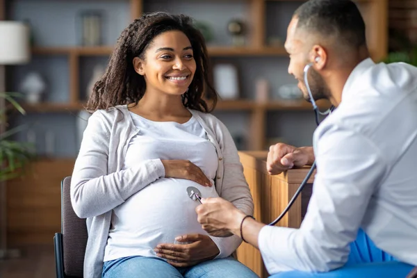 African American Man Doctor Doing Checkup Pregnant Lady Touching Her — Stock Photo, Image