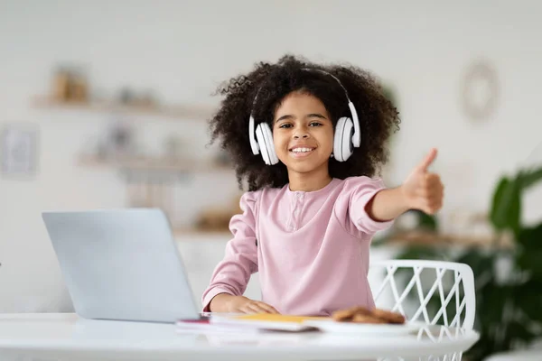 Allegro Scolaretta Afro Americana Carina Preteen Girl Con Capelli Folti — Foto Stock