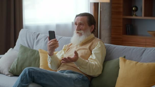 Comunicación Distancia Para Todos Barbudo Caballero Senior Video Chat Con — Vídeos de Stock