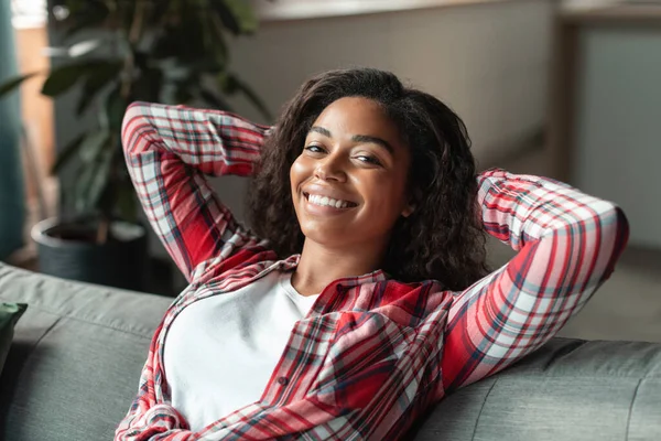 Portrait Cheerful Millennial African American Female Relaxing Sofa Enjoying Free — Stock Photo, Image