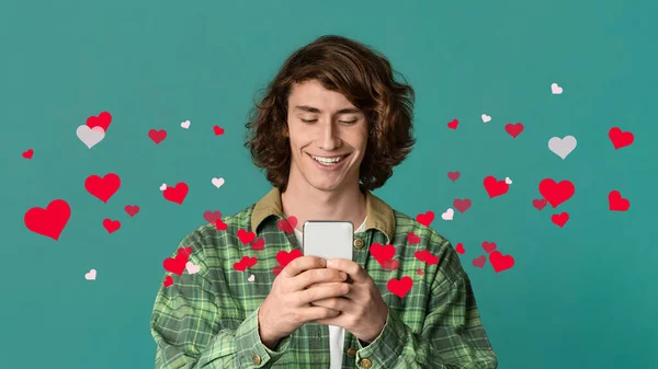 Konsep Komunikasi Online Kolase Pria Tampan Yang Menggunakan Ponsel Pintar — Stok Foto